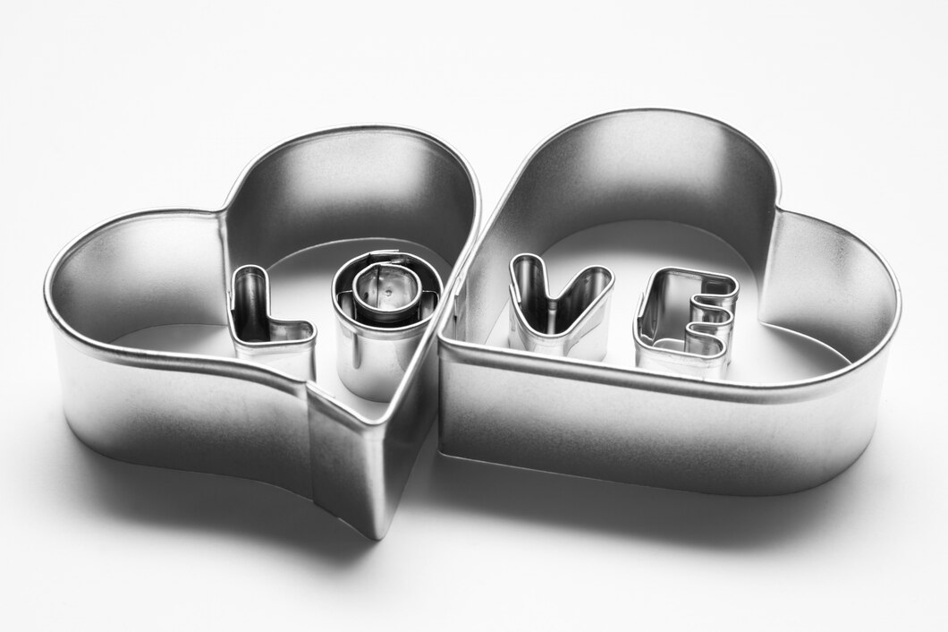 Jak wybrać doskonały symbol miłości wykonany ze srebra? Poradnik dla przyszłych narzeczonych