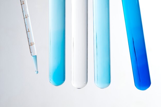 Znaczenie sterylności w pracy z pipetami laboratoryjnymi: Najlepsze praktyki i wskazówki