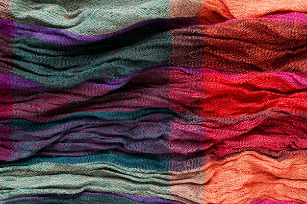 Jakie tkaniny wybrać, aby zachować komfort i styl w zmieniających się porach roku?